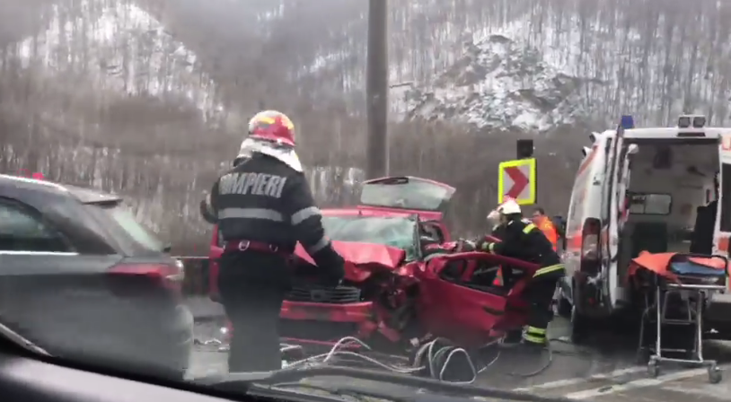 update video foto trei răniți și un mort într-un accident pe valea oltului