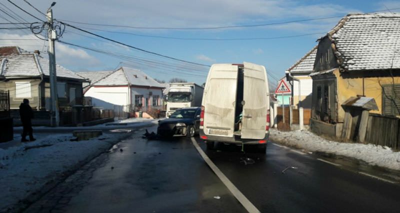 foto - accident la blăjel. trafic blocat în zonă