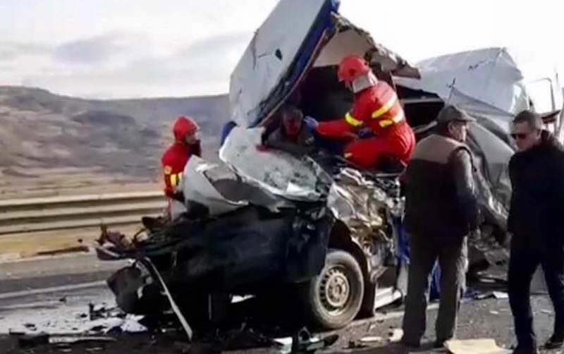 UPDATE VIDEO FOTO Două accidente în câteva sute de metri pe A1, Sibiu - Orăștie. Două peroane rănite