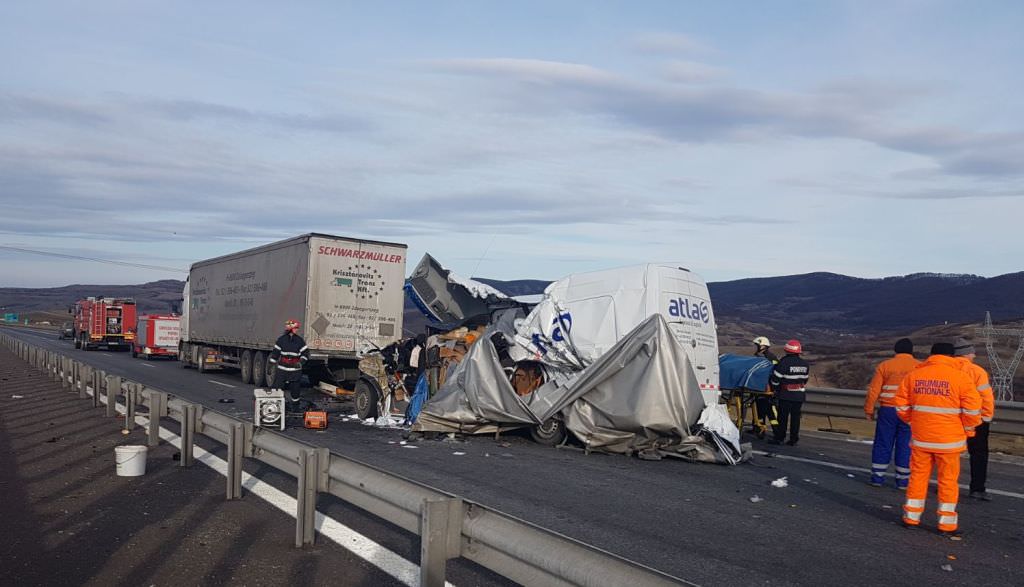 update video foto două accidente în câteva sute de metri pe a1, sibiu - orăștie. două peroane rănite