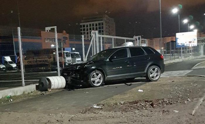 FOTO - Accident ’’cu cântec’’ la Dedeman. Șoferi acuzați de fugă de la locul faptei