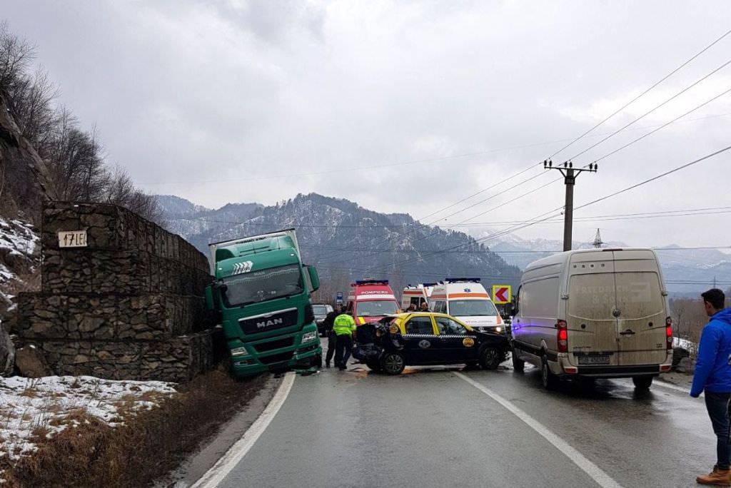 foto - accident pe dn7 - valea oltului. două persoane rănite