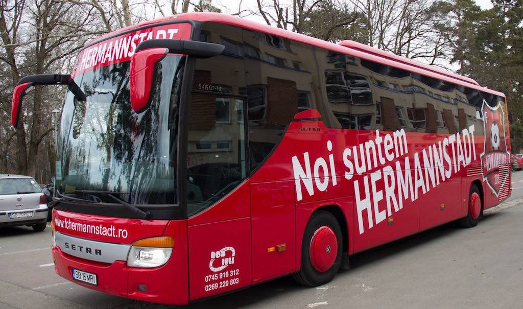 foto - fc hermannstadt are oficial autocar personalizat