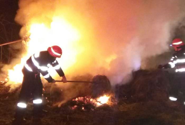 incendiu la jina - aproape o tonă de fân a luat foc