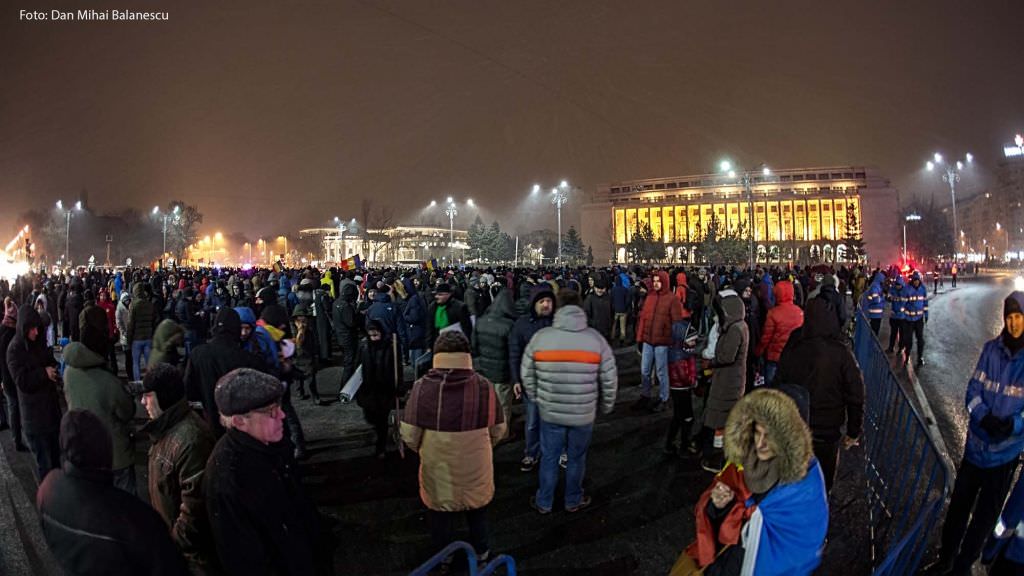 video proteste în bucurești, sibiu și alte orașe din țară. mii de oameni în stradă