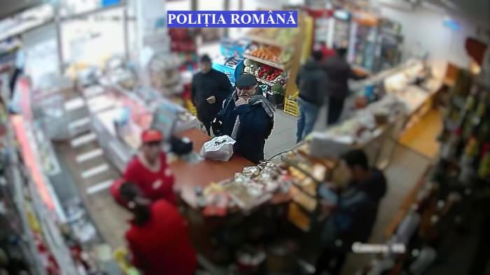 foto - hoț căutat de poliție la sibiu. a furat un card și a plătit cu el