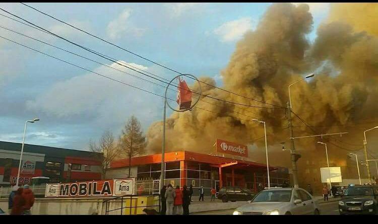 update video foto incendiu de proporții la market-ul carrefour din mediaș