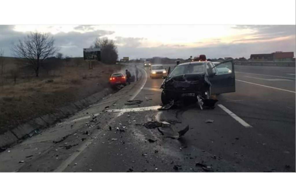 update foto accident pe dn1 în apropiere de extaz. o șoferiță rănită