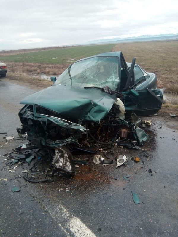 foto accident cu doi răniți, miercuri dimineața, între cristian și orlat