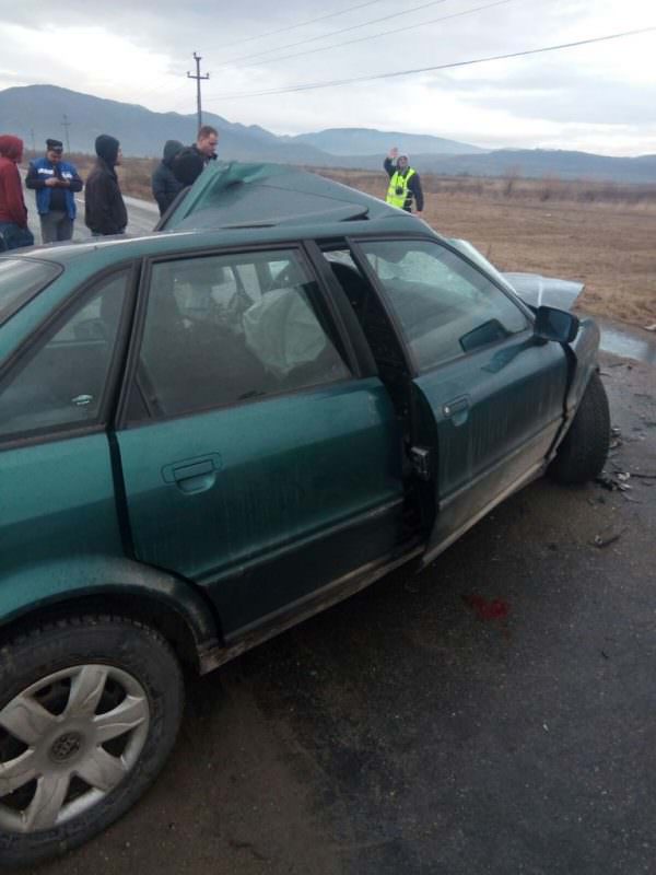 foto accident cu doi răniți, miercuri dimineața, între cristian și orlat