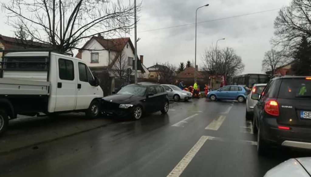 update foto - accident cu trei mașini pe negoiu. o tânără rănită