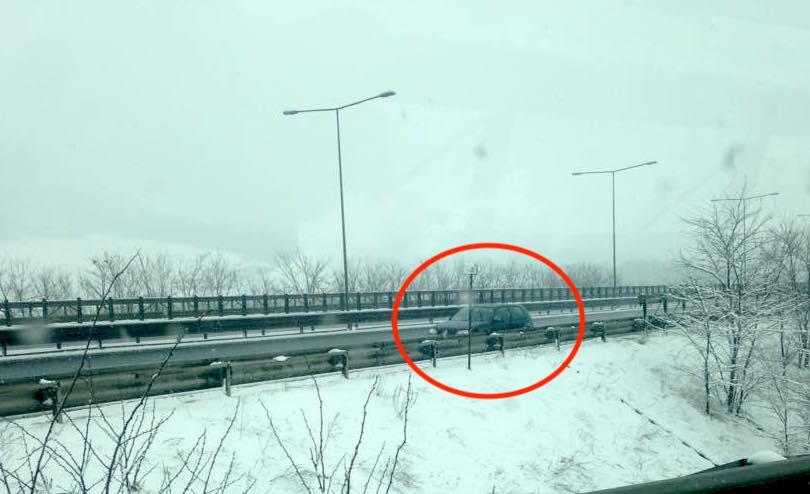 update foto - cu mașina pe contrasens pe autostradă la sibiu. poliția i-a luat permisul