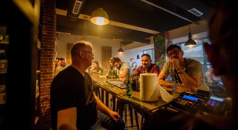 s-a deschis primul vapebar din sibiu - locul în care fumezi fără să încalci legea