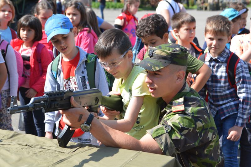 copiii invadează academia forțelor terestre din sibiu