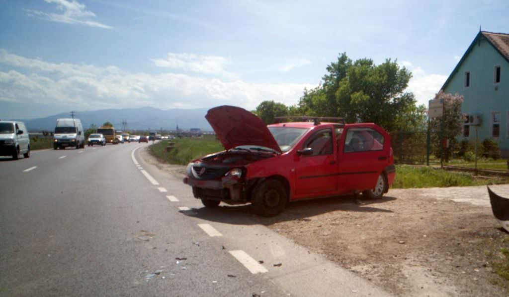 foto – accident cu trei răniți la ieșire din sibiu spre mediaș