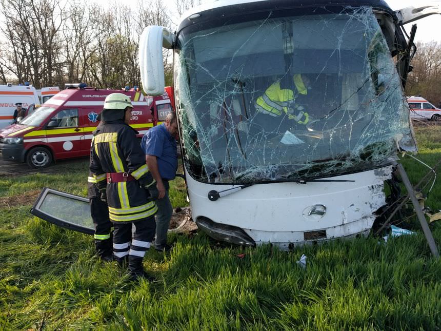 video foto accident cu cinsprezece răniți și un mort. s-a activat planul roșu