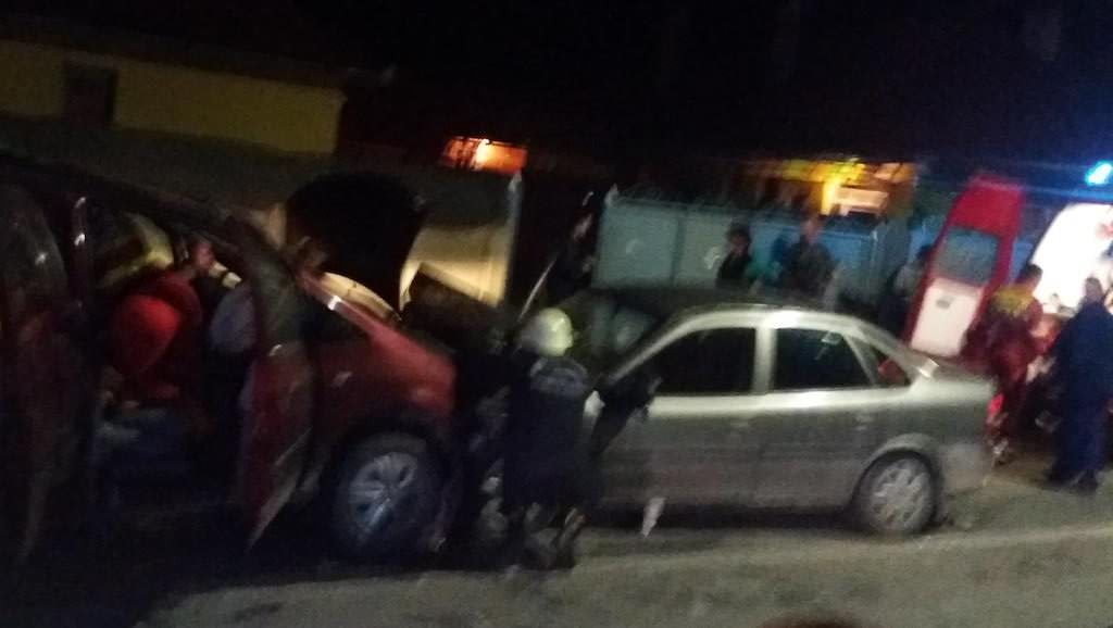 foto - accident grav între orlat și gura râului. patru persoane sunt rănite