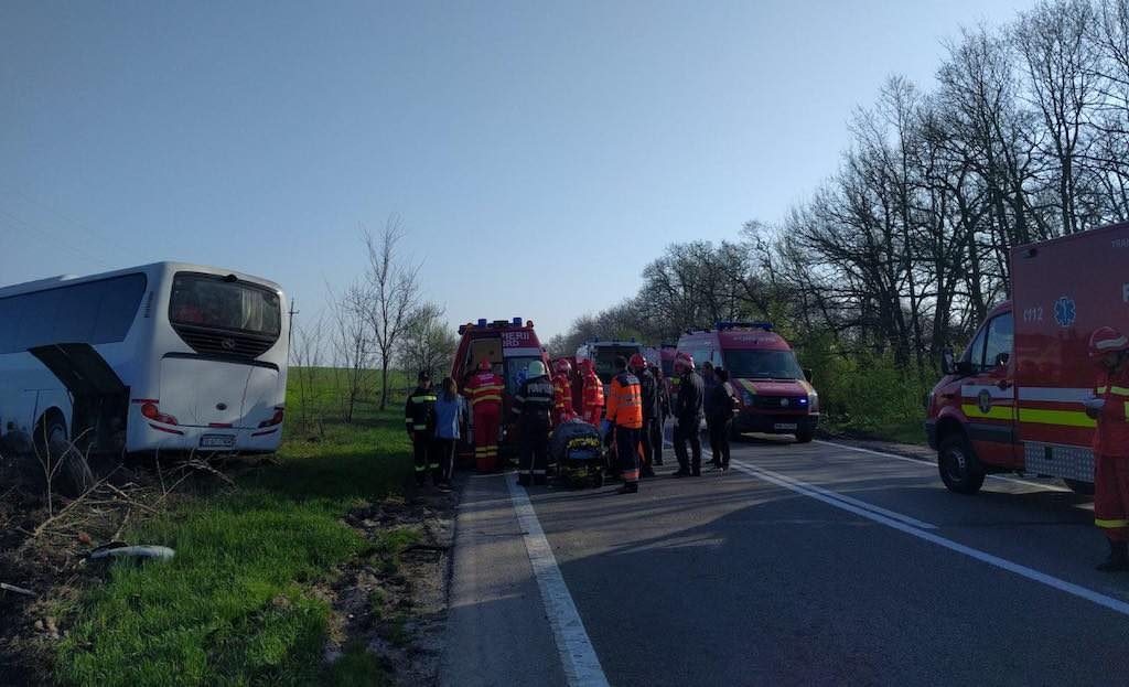 video foto accident cu cinsprezece răniți și un mort. s-a activat planul roșu