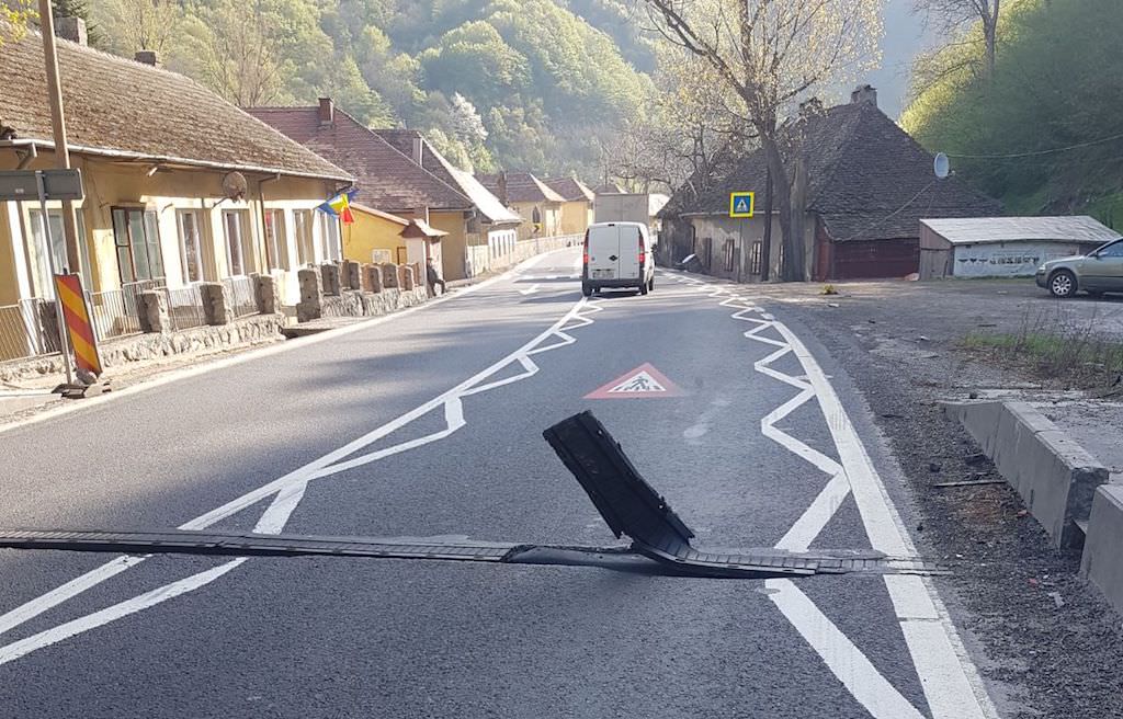 update video foto probleme la un pod pe valea oltului. trafic reluat normal