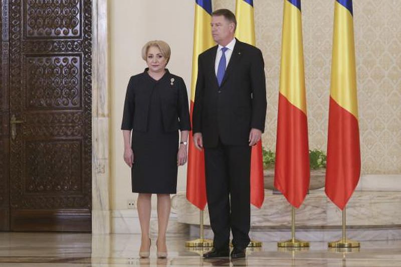 iohannis nu acceptă remanierea guvernului. ’’este o farsă, neavenită!’’