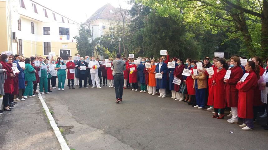 video foto protest spontan la spitalul de pneumoftiziologie din sibiu