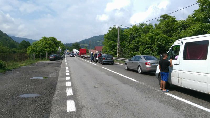 update foto accident pe valea oltului. sensul spre sibiu blocat