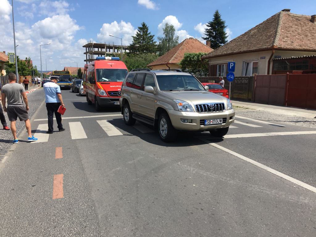 foto băiețel lovit pe trecerea de pietoni pe calea poplăcii