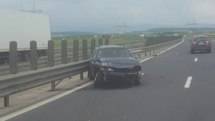 FOTO - Accident pe autostradă la ieșirea dinspre Ocna Sibiului