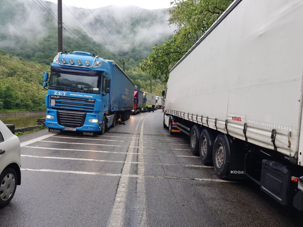 Trafic restricționat trei zile pe Valea Oltului. Nu pentru toate mașinile