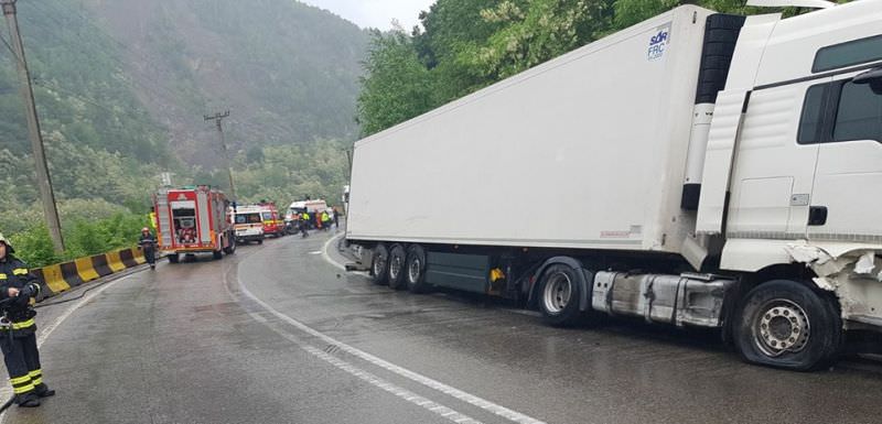 accident pe valea oltului. trafic îngreunat în zonă