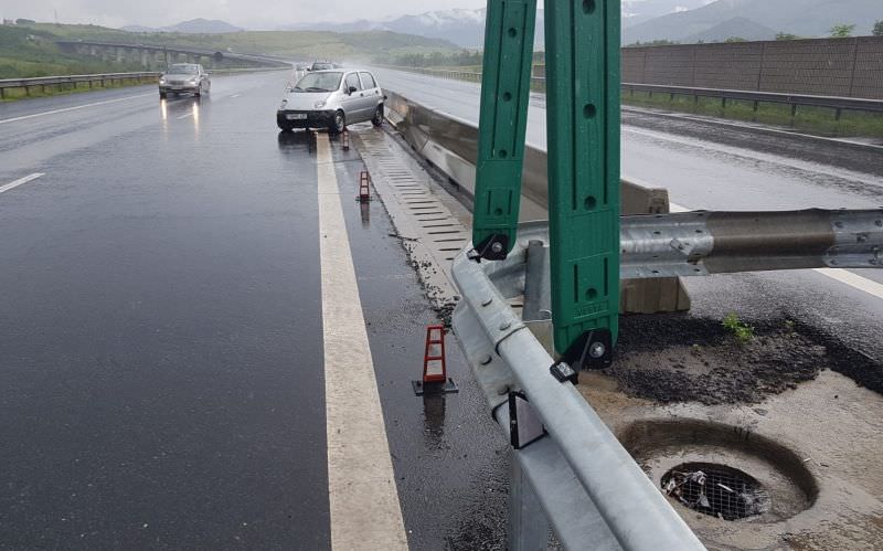 foto accident pe a1 între sibiu și sebeș. s-a produs din cauza ploii