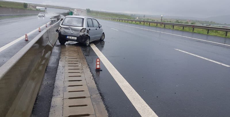 foto accident pe a1 între sibiu și sebeș. s-a produs din cauza ploii