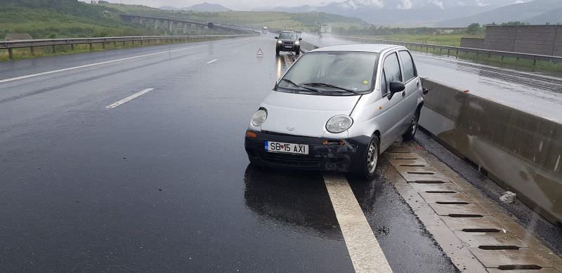 foto accident pe a1 între sibiu și sebeș. s-a produs din cauza ploii