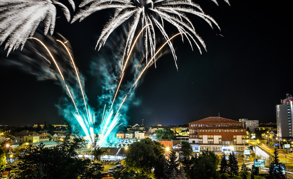 fără artificii și confetti de revelion la sibiu - doar spectacolul de 250.000 de lei cu irina rimes și domino