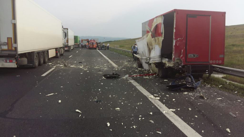 update video foto accident cu un mort și cinci răniți pe autostrada sebeș - sibiu