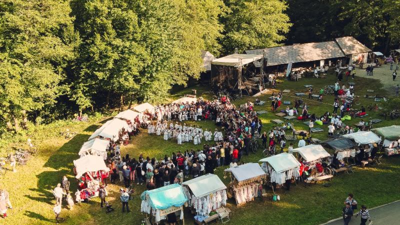 foto weekend de vis la muzeul în aer liber. au fost zeci de mii de oameni acolo