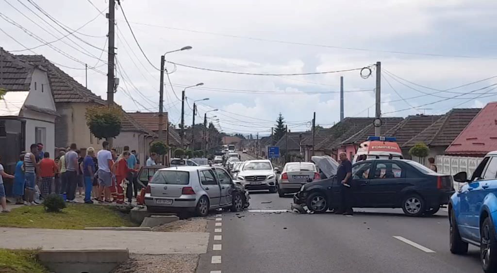 FOTO – Accident la Copșa Mică. Intervine SMURD-ul