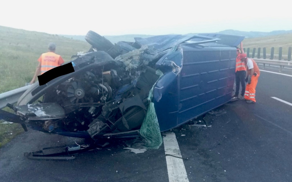 video foto tragedia de pe a1, sibiu - orăștie. cauza accidentului cu un mort și cinci răniți