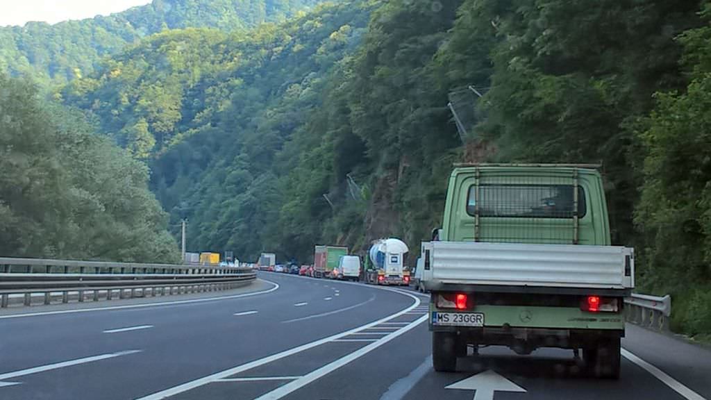 FOTO Trafic aglomerat pe Valea Oltului – Lucrări pe autostrada Sibiu – Orăștie