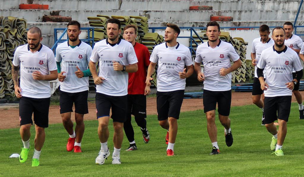 foto - fc hermannstadt s-a reunit oficial. șase jucători au plecat și a venit doar unul