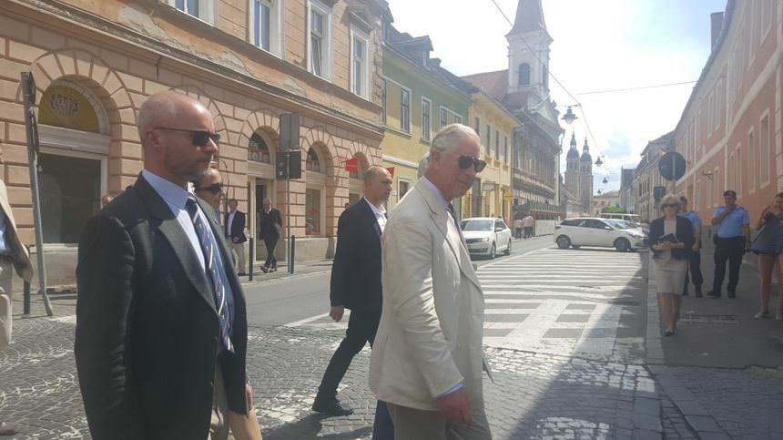 video – foto prințul charles fascinat de sibiu. s-a plimbat prin centrul istoric și a stat mai mult decât planificase