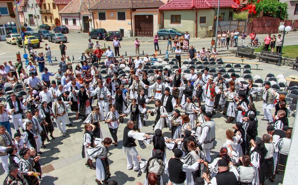 sărbătoare mare în weekend la sadu - paradă de port popular și multe alte surprize