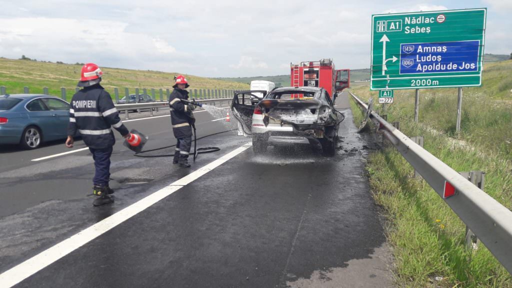 foto - incendiu auto pe autostrada sibiu - deva