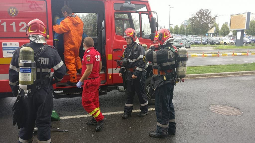 update video foto - alertă la aeroportul sibiu - pasagerii evacuați de urgență din terminal