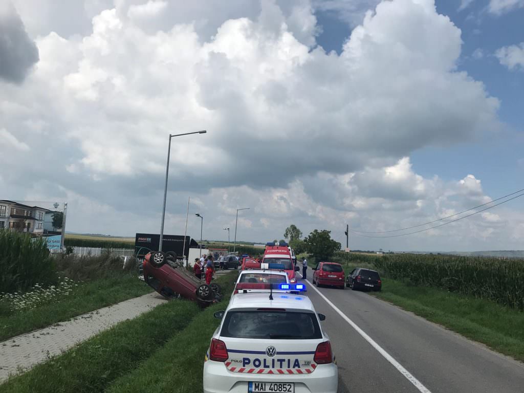 FOTO - Accident spectaculos la Șura Mică. Doi copii răniți