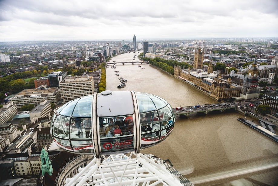 diana fufezan și ali deac pleacă la londra cu spectacolul „behind the wall”