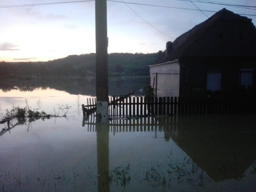 VIDEO FOTO Efectele ploilor torenţiale din România - Județul Sibiu este cel mai grav afectat