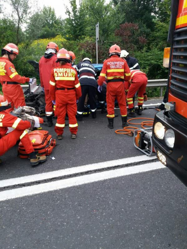 UPDATE FOTO - Accident pe DN1 la Bradu. O persoană grav rănită