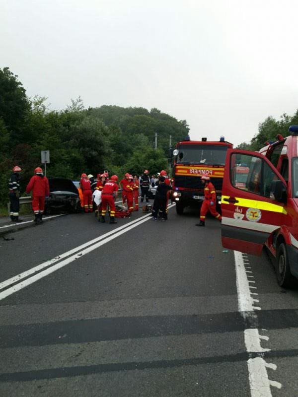 UPDATE FOTO - Accident pe DN1 la Bradu. O persoană grav rănită