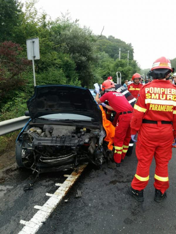 UPDATE FOTO - Accident pe DN1 la Bradu. O persoană grav rănită